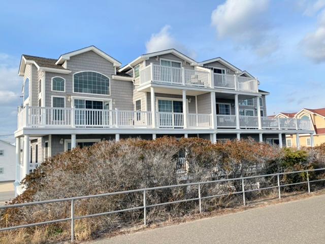 Long & Foster Vacation Rentals-18 33rd Street South-image-1