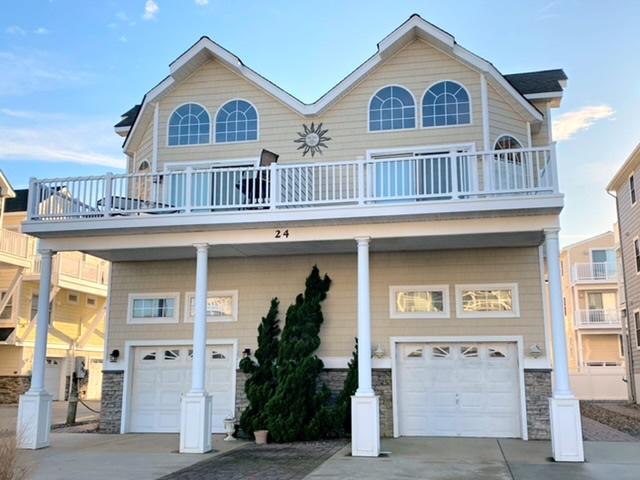 Long & Foster Vacation Rentals-24 32nd Street West-image-1