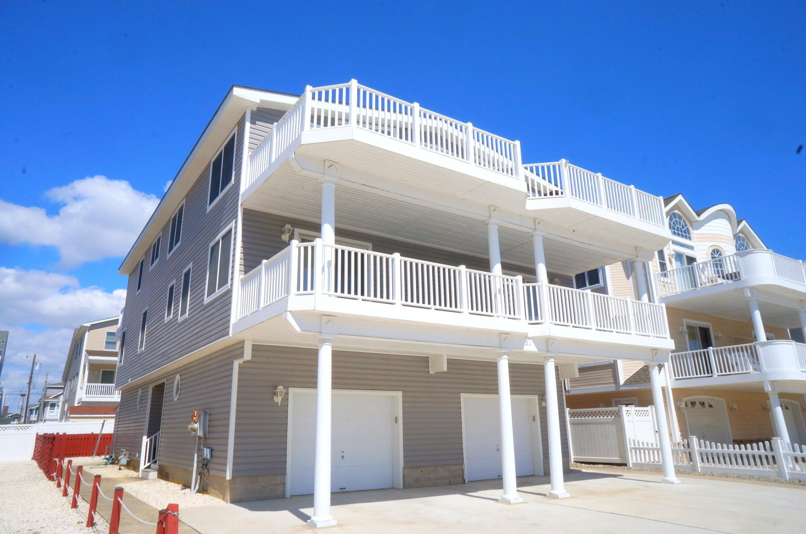 Long & Foster Vacation Rentals-21 75th Street West-image-1