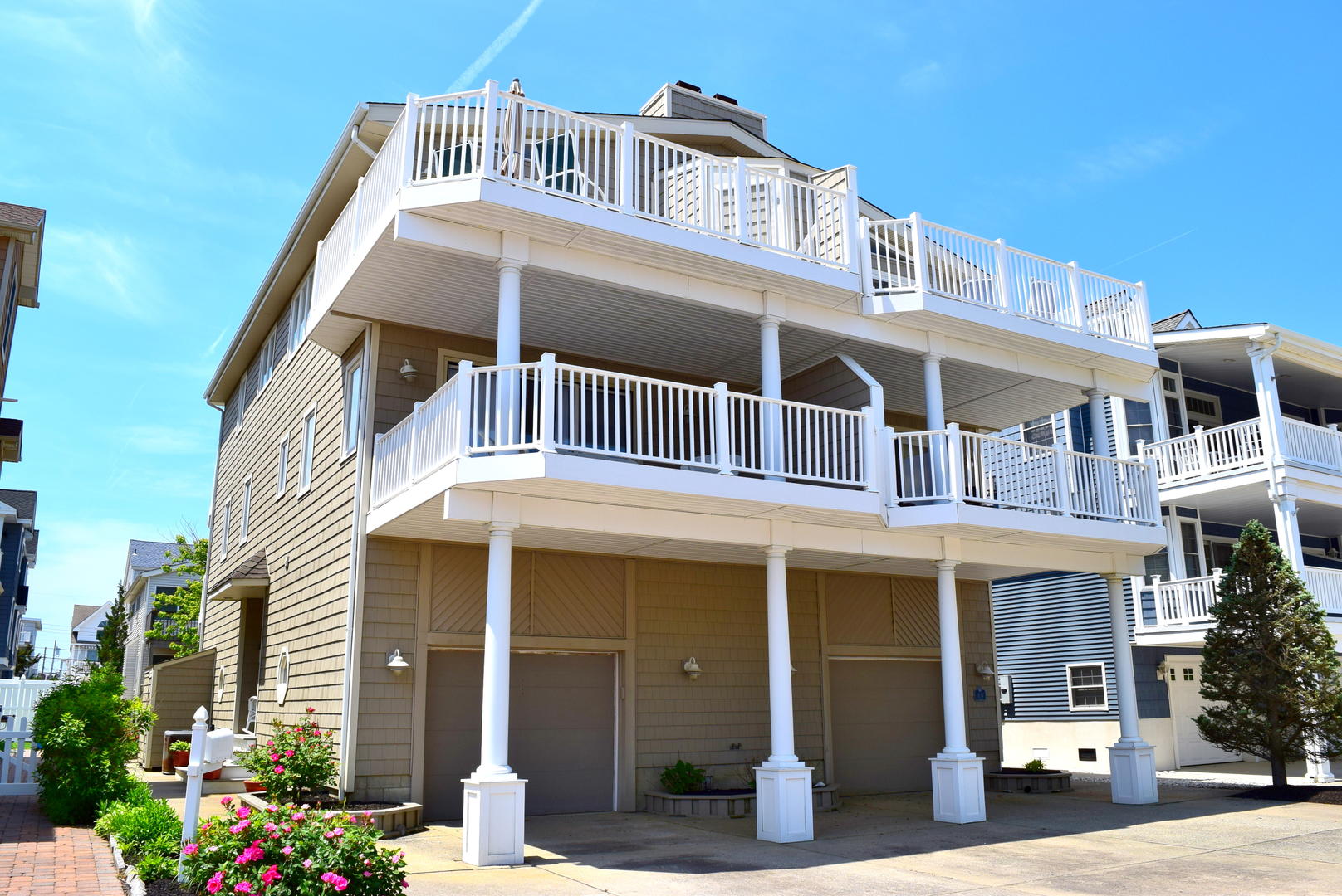 Long & Foster Vacation Rentals-18 65th Street East-image-1
