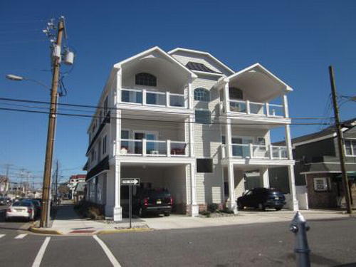 Long & Foster Vacation Rentals-4215 Landis Avenue #301-image-1
