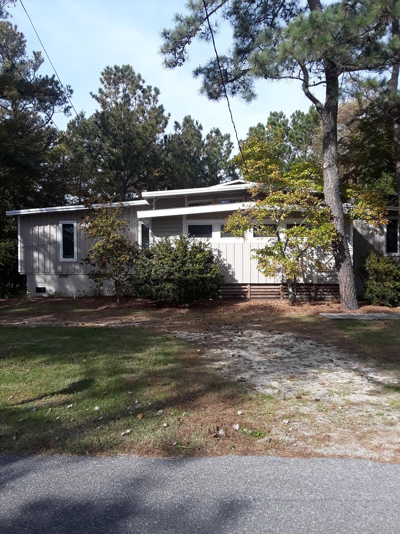 Long & Foster Vacation Rentals-16 Robins Lane, North Shores-image-1