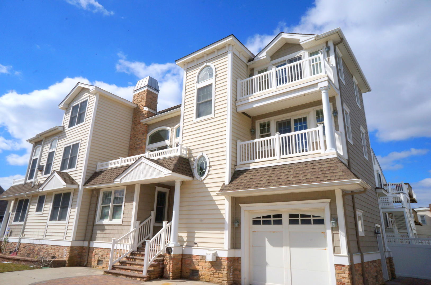 Long & Foster Vacation Rentals-4904 Pleasure Avenue North-image-1