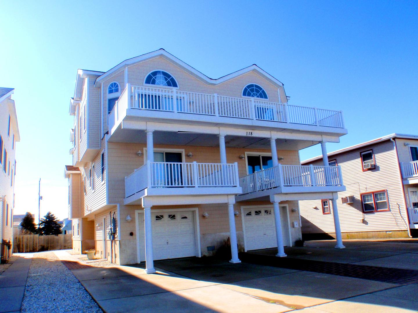 Long & Foster Vacation Rentals-118 49th Street East-image-1