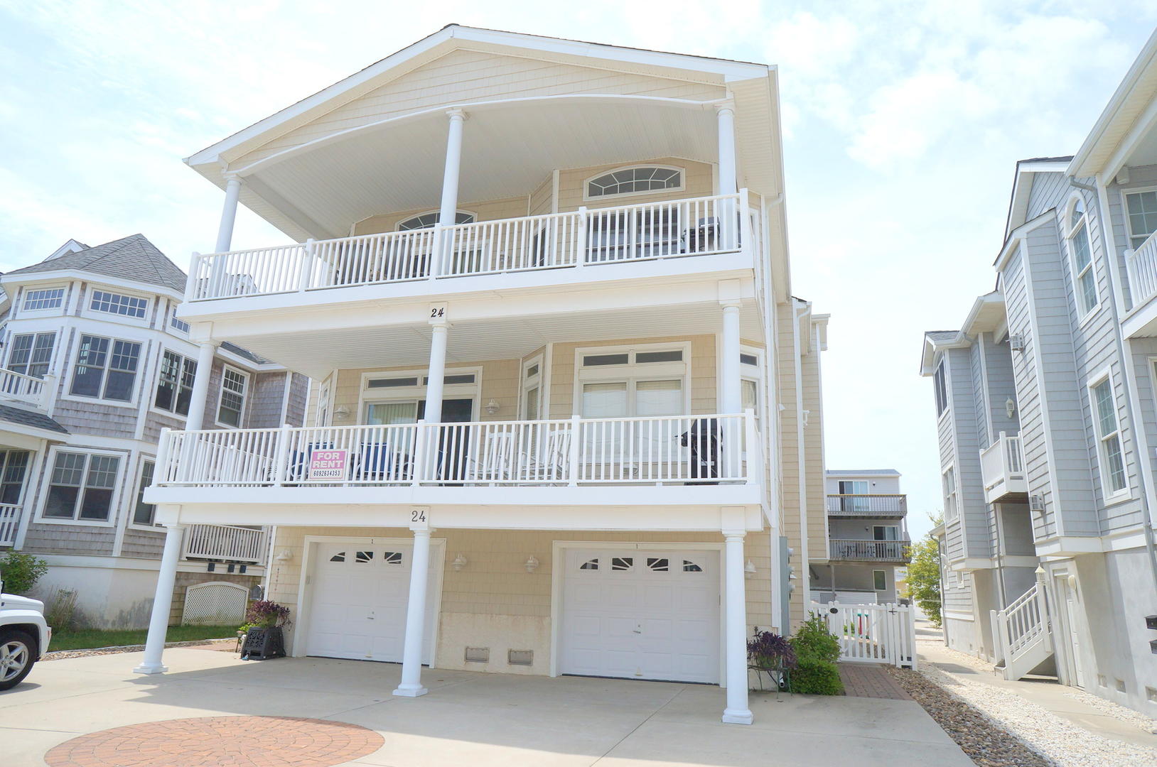 Long & Foster Vacation Rentals-24 62nd Street 1st Floor-image-1