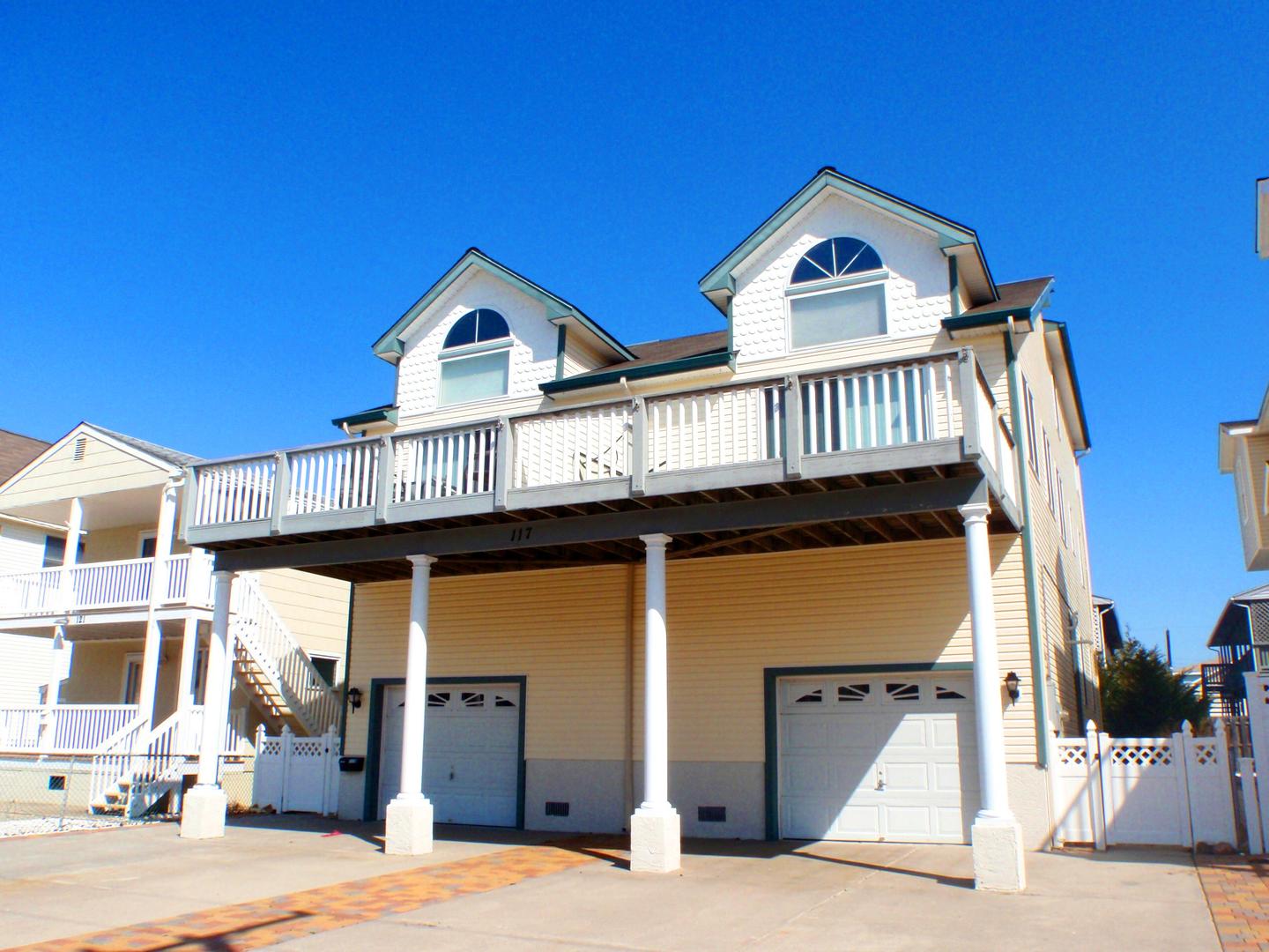 Long & Foster Vacation Rentals-117 39th Street East-image-1