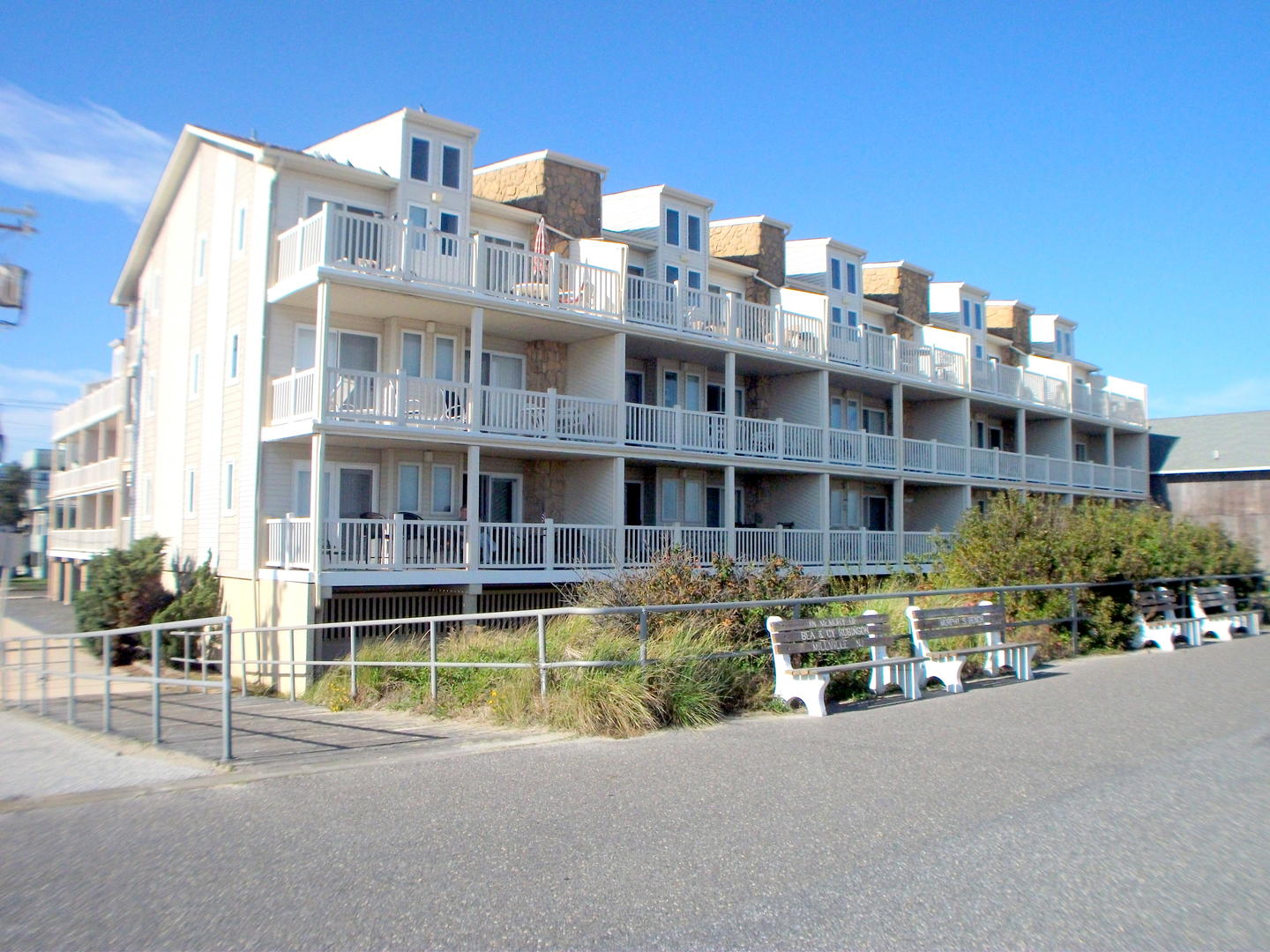 4400 Beach 202-SIC901