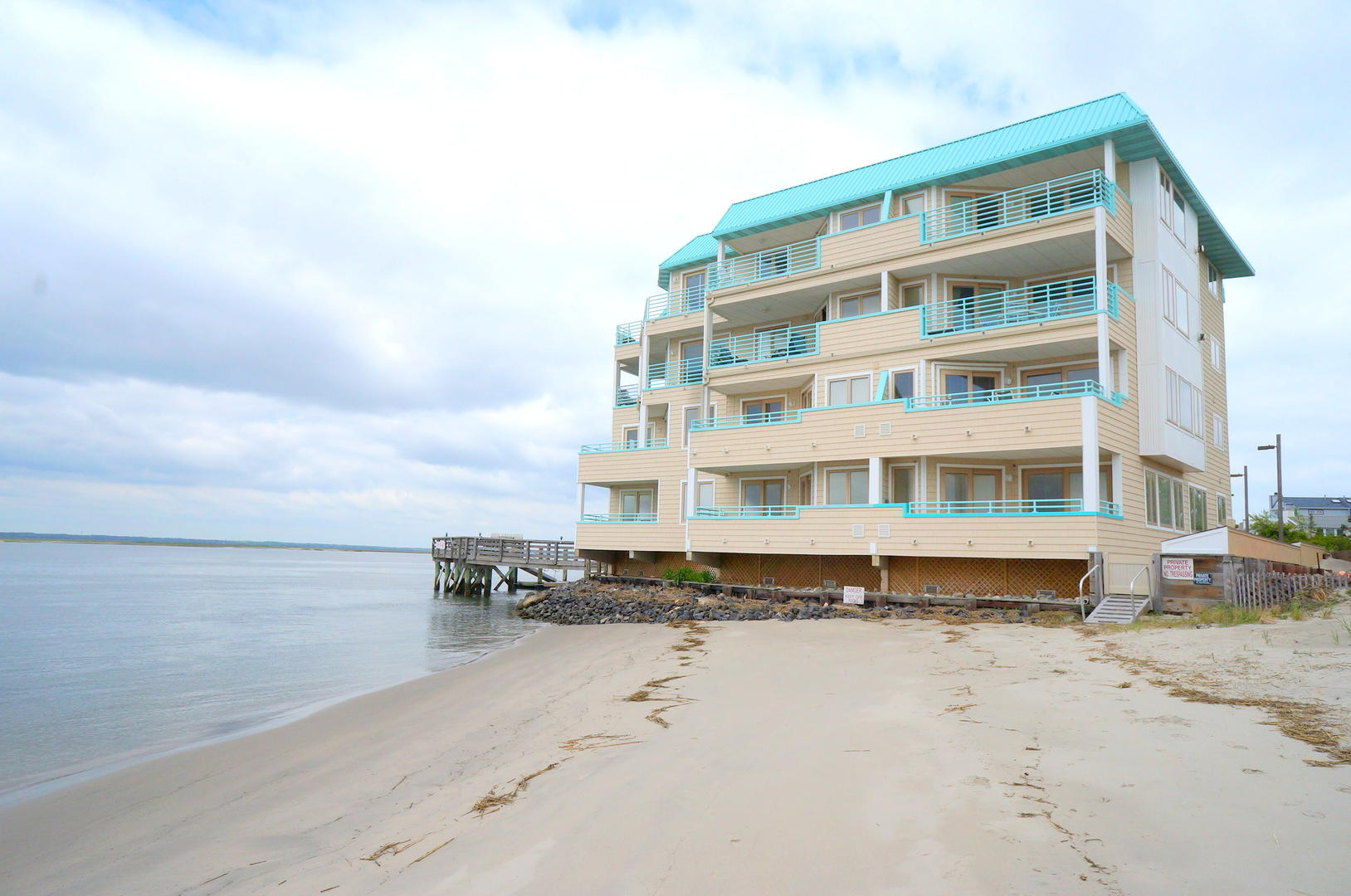 Long & Foster Vacation Rentals-9400 Roberts Avenue #106-image-1