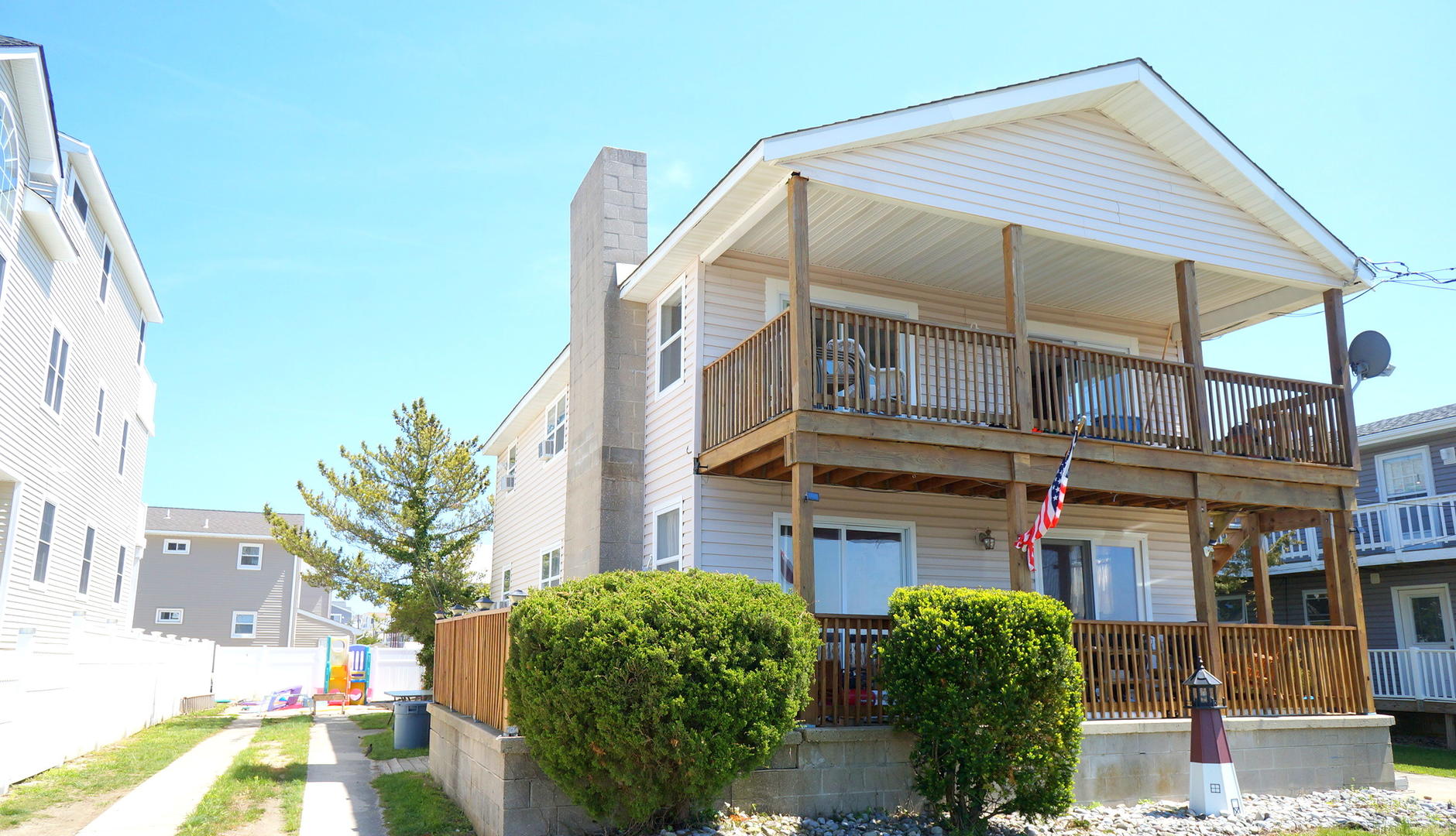 Long & Foster Vacation Rentals-3205 Central Ave 2nd Floor-image-1