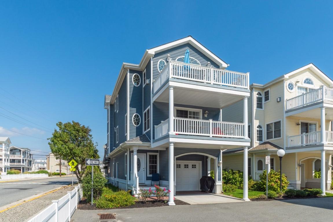 Long & Foster Vacation Rentals-85 85th Street #3-image-1