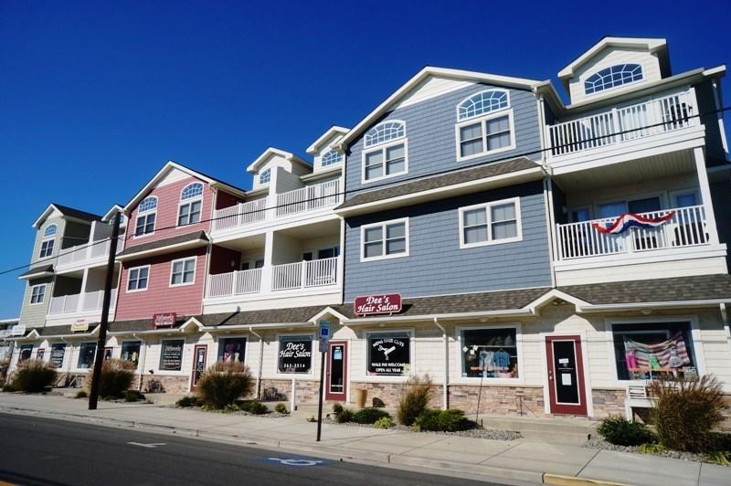 Long & Foster Vacation Rentals-6300 Landis Avenue Unit B-image-1