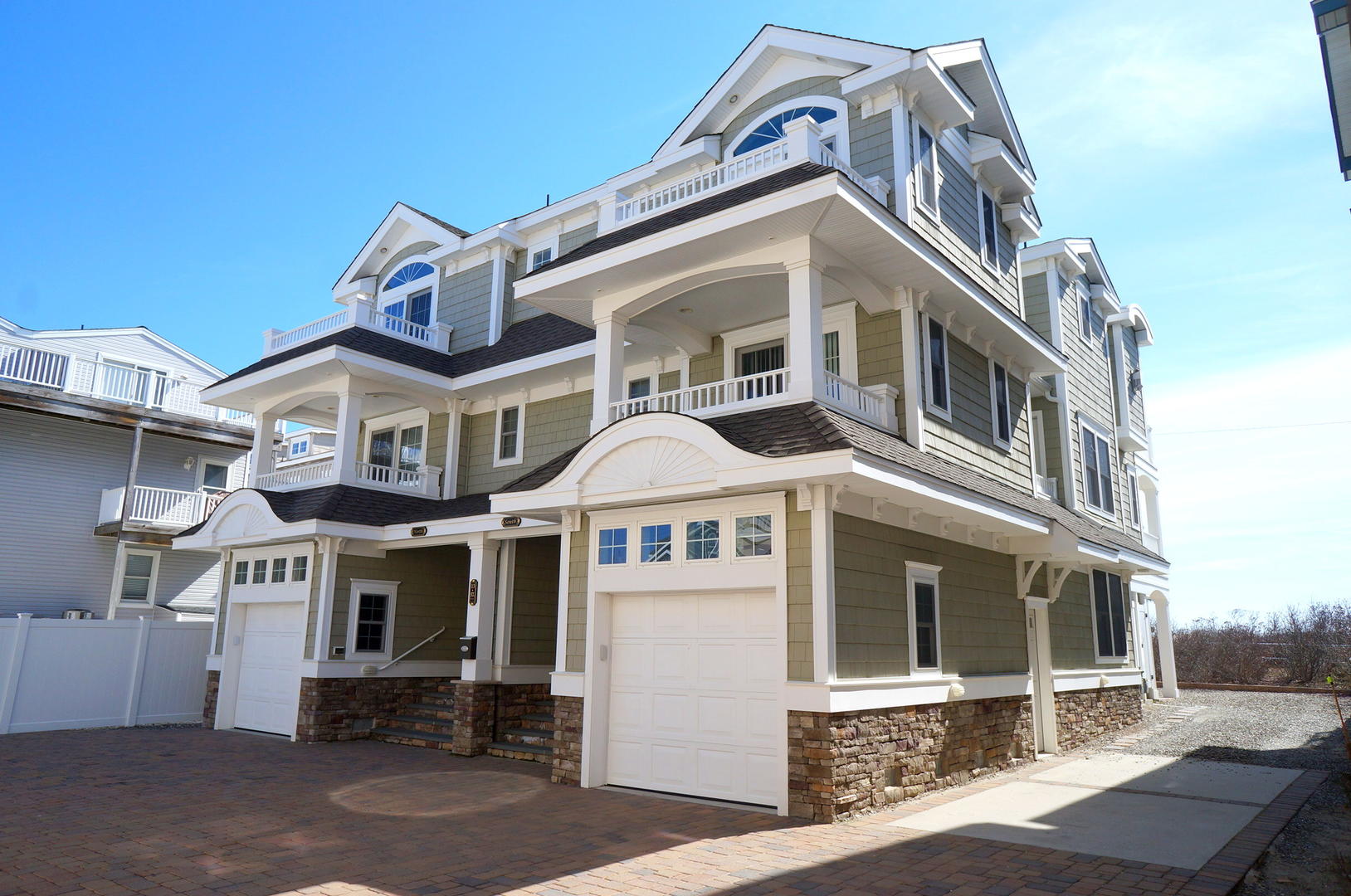 Long & Foster Vacation Rentals-13 57th Street South-image-1