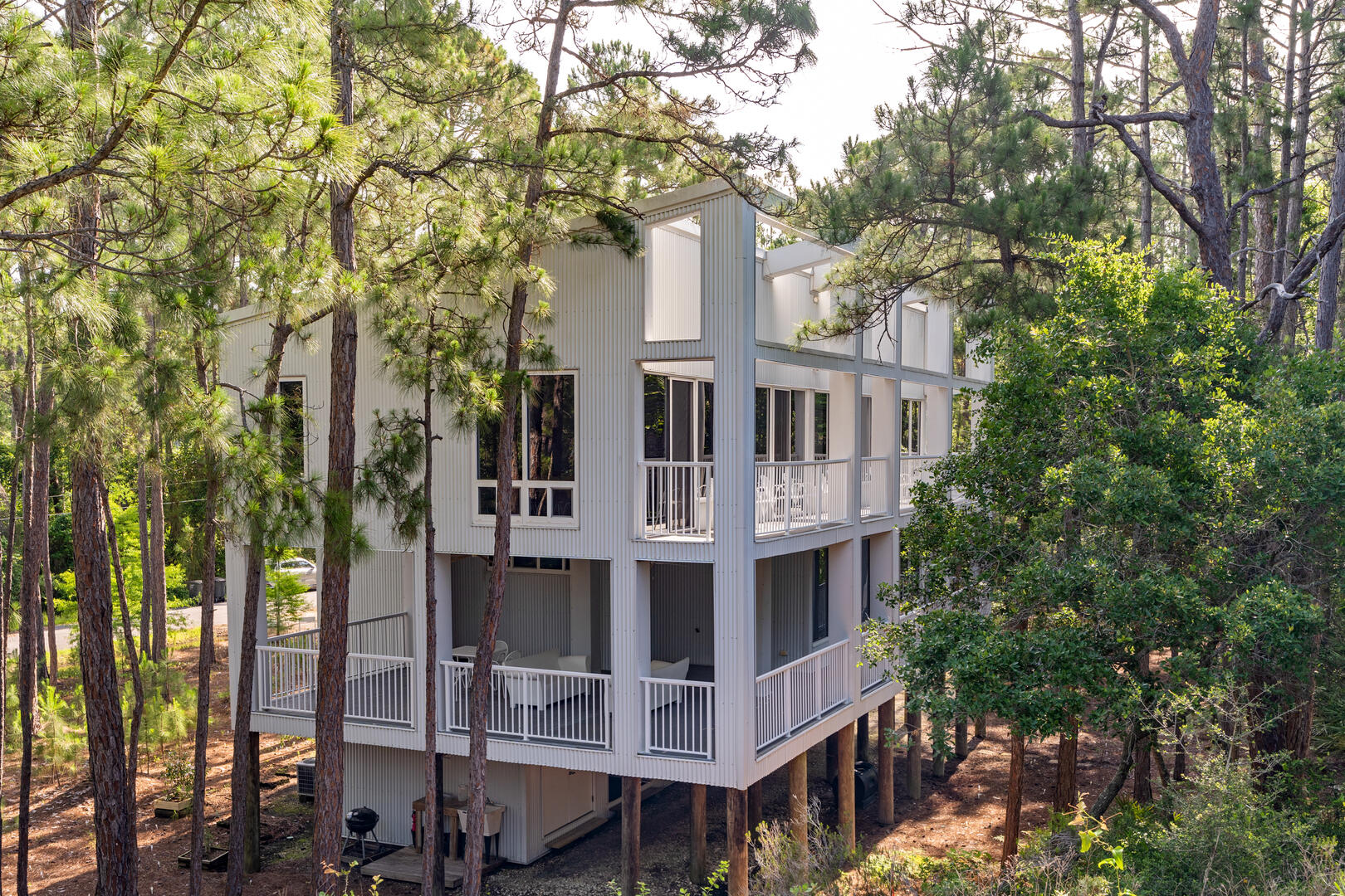 Architect Designed Retreat With Balconies And Golf Course Access - Unique Oasis - Dauphin Island, AL
