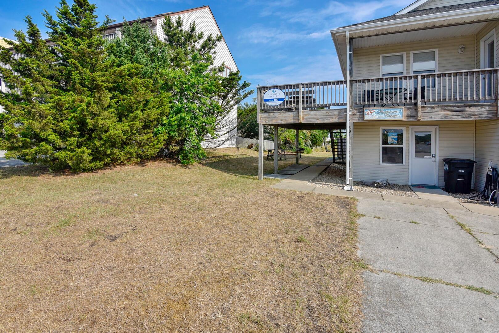 Group,Front Yard,