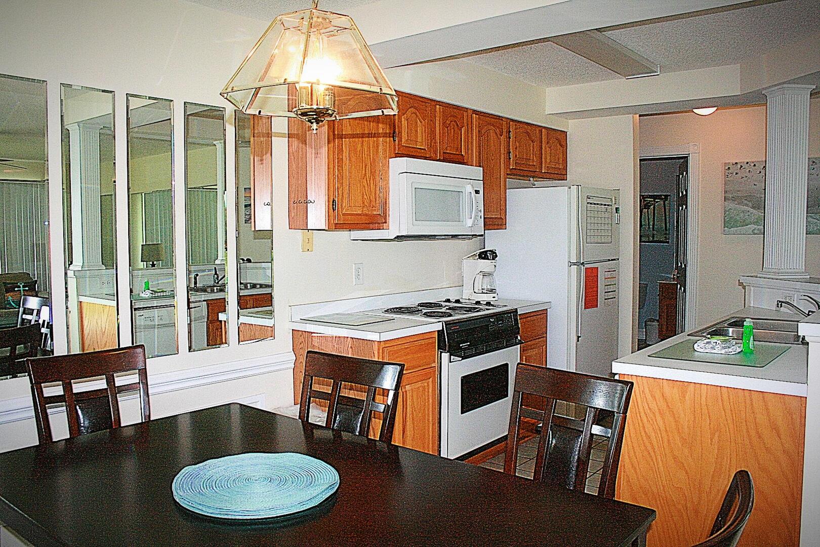 Full Kitchen, 2 Bedrooms, 2 Bathrooms, Golf Resort, Close to Beach in Calabash, NC (104)