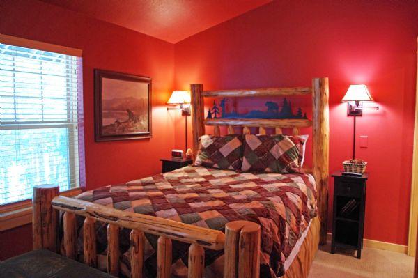 Master Bedroom with Queen Bed