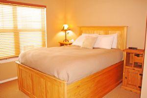 Master Bedroom (Queen Bed)