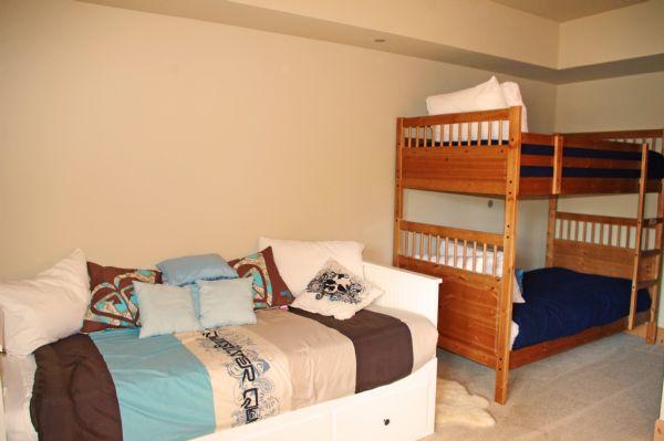 Spare Bedroom (Day Bed and Bunk Bed)