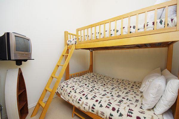 Bunk Room (Twin Over Full)