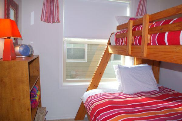 Private Den (Bunk Bed with Double Bottom) 