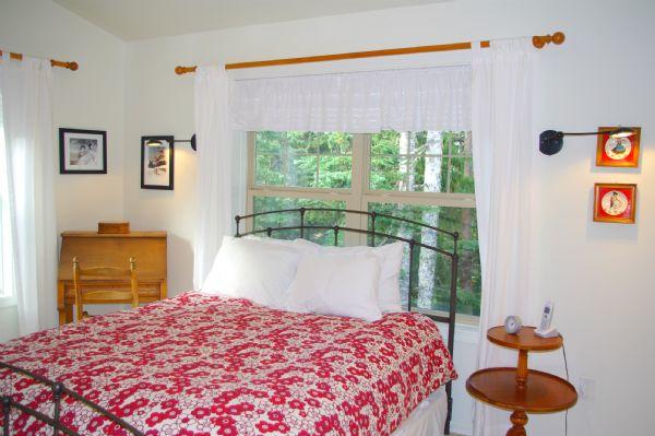 Master Bedroom (Queen Bed) 