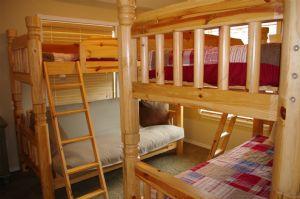 Guest Bedroom (2 Bunk Beds - Sleeping for 3)