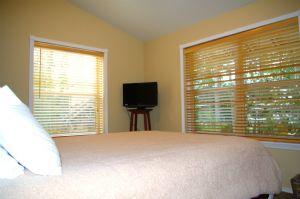 Master Bedroom (Queen Bed)