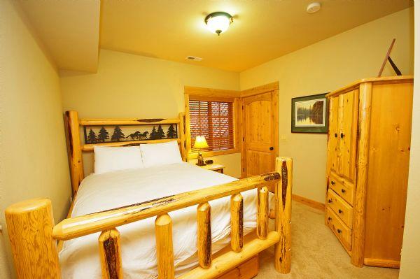 2nd Guest Bedroom with Queen Bed 