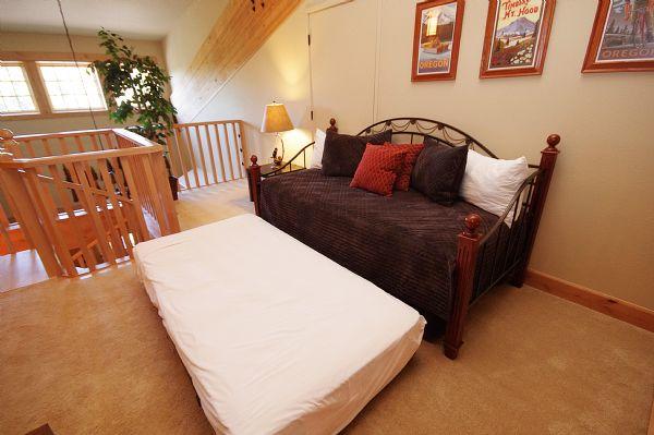 Loft (Twin Bed with Twin Trundle)
