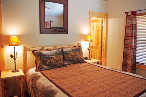 Master Bedroom (Queen Bed) 