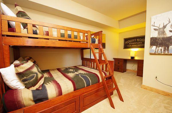 Spare Bedroom (Bunk Bed with Full Bottom) 