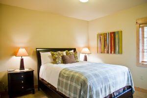 Guest Bedroom (Queen Bed)