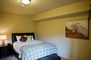 Guest Bedroom (Queen)