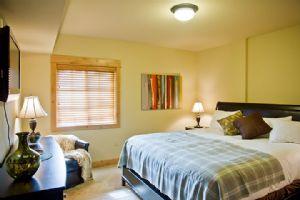 Master Suite (King Bed)