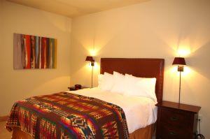 Guest Bedroom (Queen Bed)
