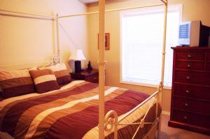 Guest Bedroom (Queen Bed)