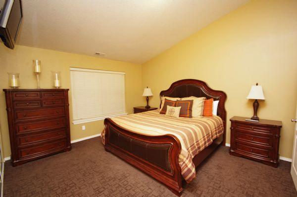 Master Bedroom (King Bed)