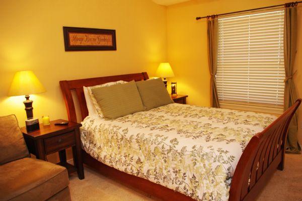 Guest Bedroom (Queen Bed)