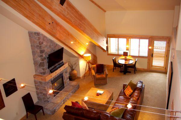 Spacious Living Room 