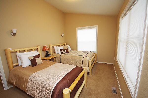 Guest Bedroom (Double Bed and Twin Bed) 