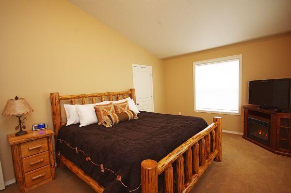 Master Bedroom (King Bed) with Tv and Fireplace