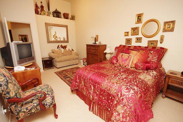Guest Bedroom with Queen Bed