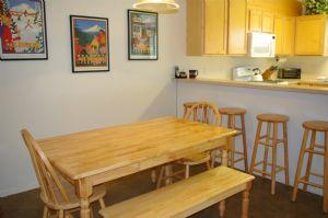 Dining Area & Breakfast Bar