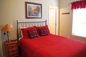 Master Bedroom (Queen)