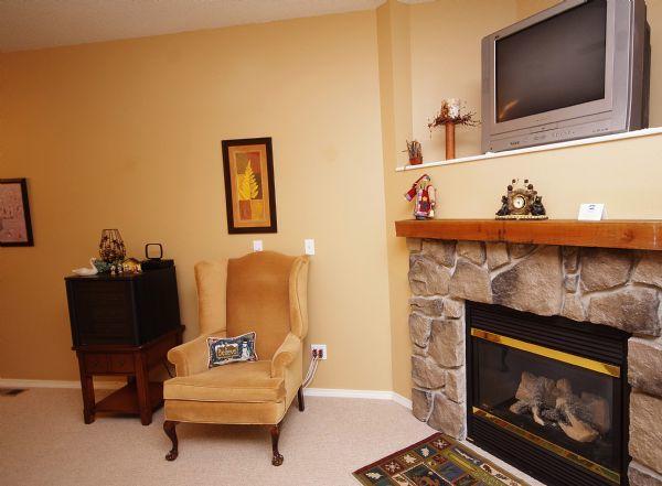 Living Room Gas Fireplace and Tv 
