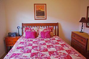 Guest Bedroom (Queen Bed)