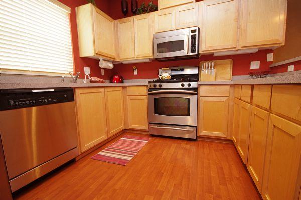 Kitchen Oven and Dishwasher