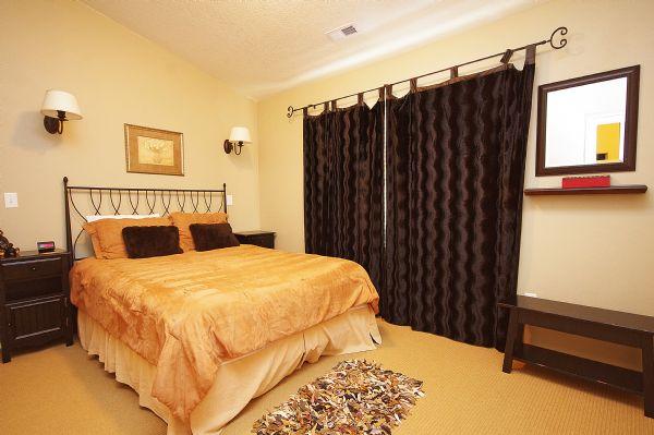 Master Bedroom (Queen Bed)
