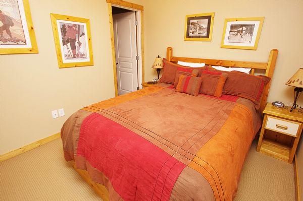 Master Bedroom with Queen Bed