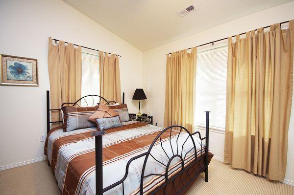 Master Bedroom with Queen Bed